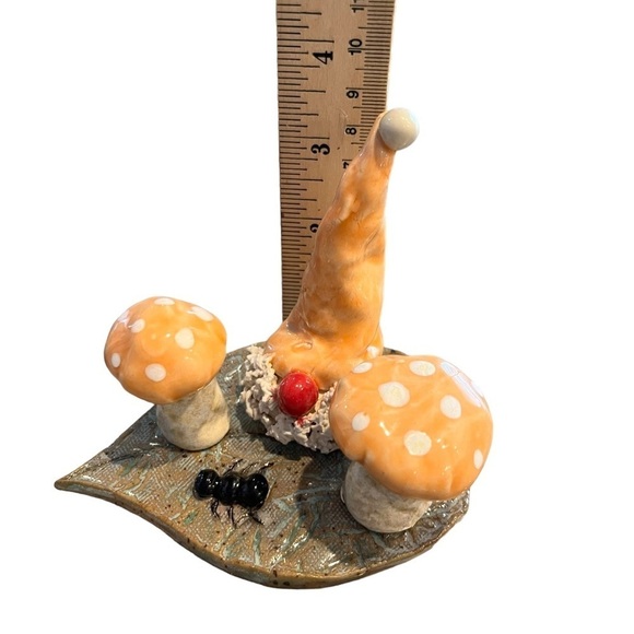 Studio Art Pottery Sculpture Magic Mushrooms Gnome Signed J McKinney - Picture 4 of 6